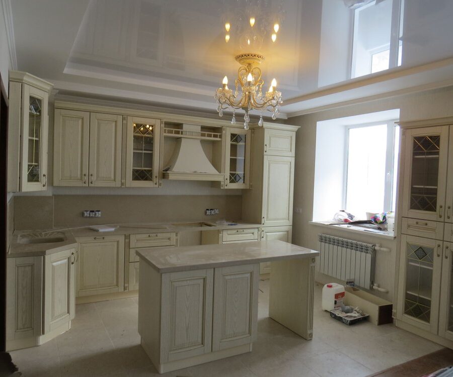 Кухня, классика, с островом, дерево фасады